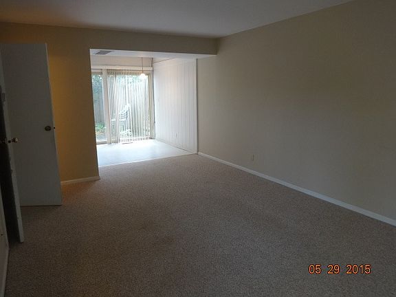 3rd image of 984 Chatham Ln APT A