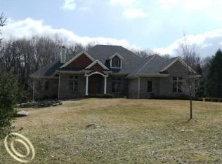 441 Rolling Oaks Dr, Howell, MI 48843