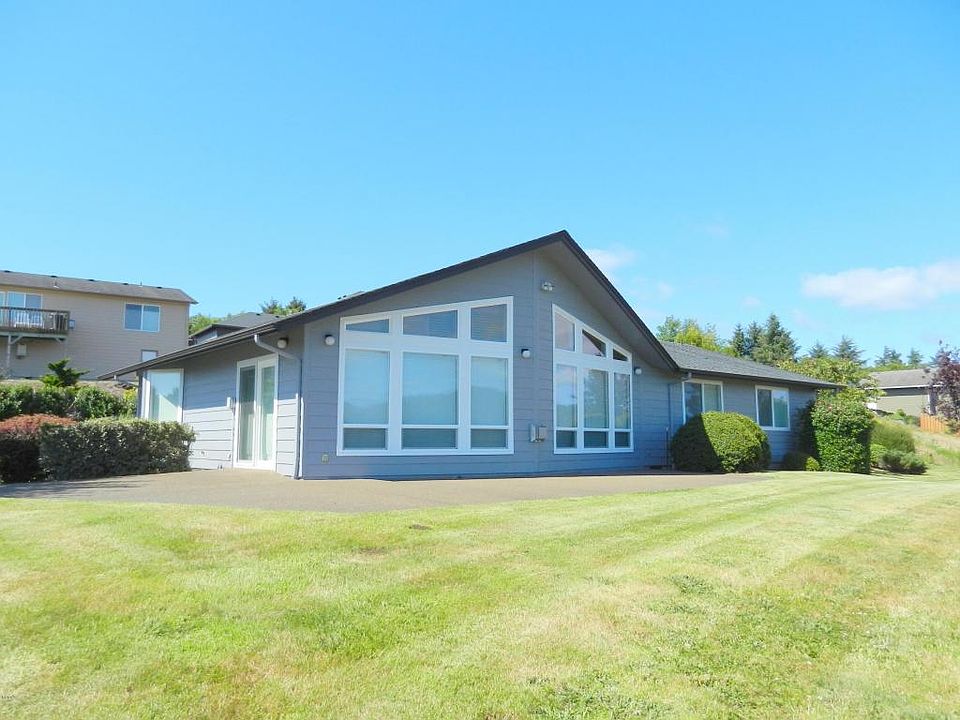 1st image of 4810 NE Voyage Ave