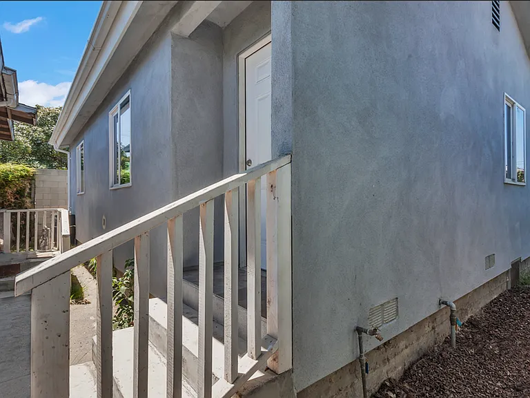 1517 E L St — Photo 12