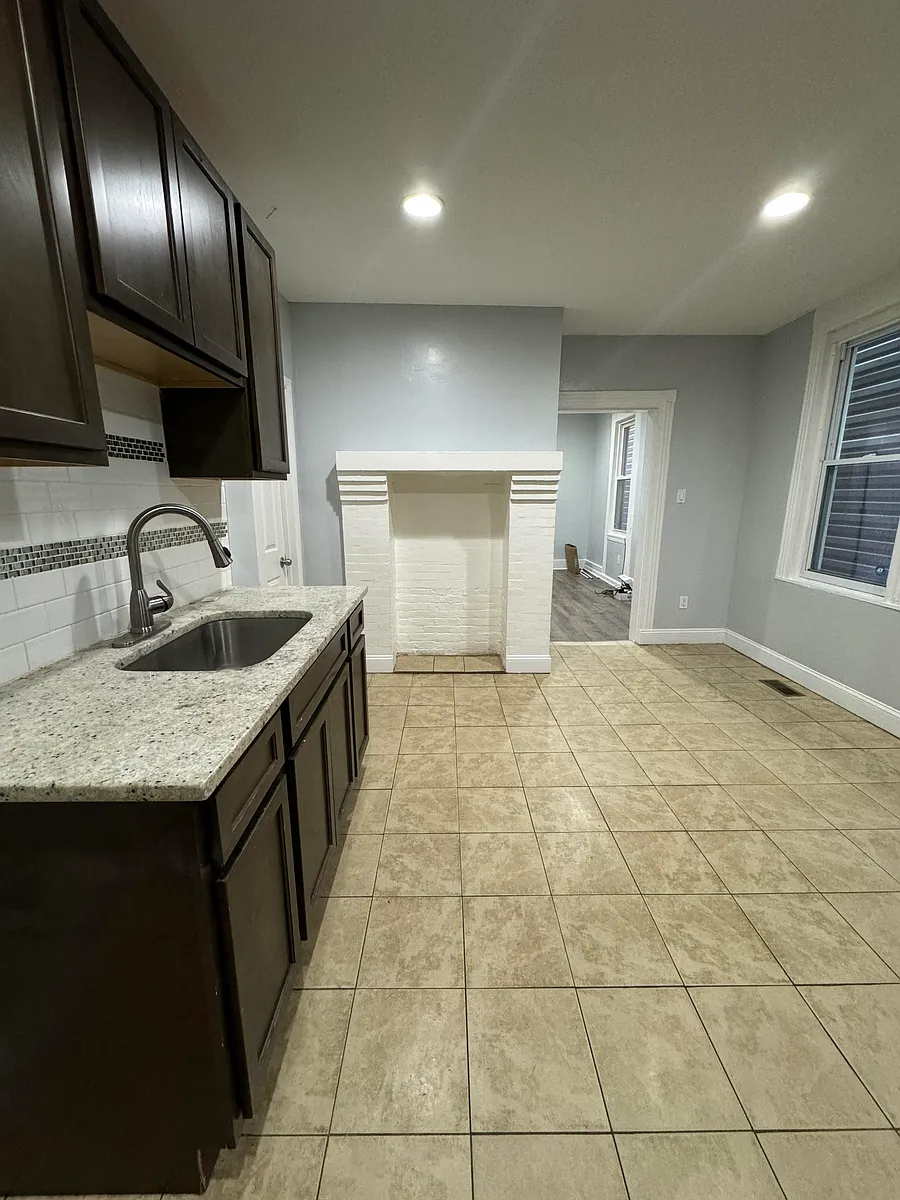 Building Photo - 103 S 9th St #1