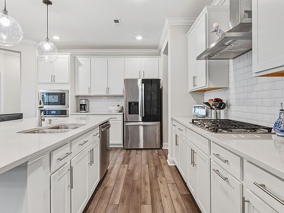 5th image of 217 Alberta Pines Ct