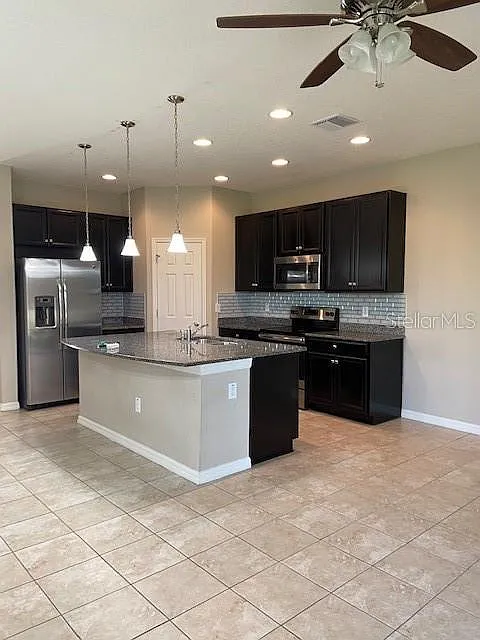 3 bed, 2.5 bath, 1400 sqft, $1,975 — Photo 3