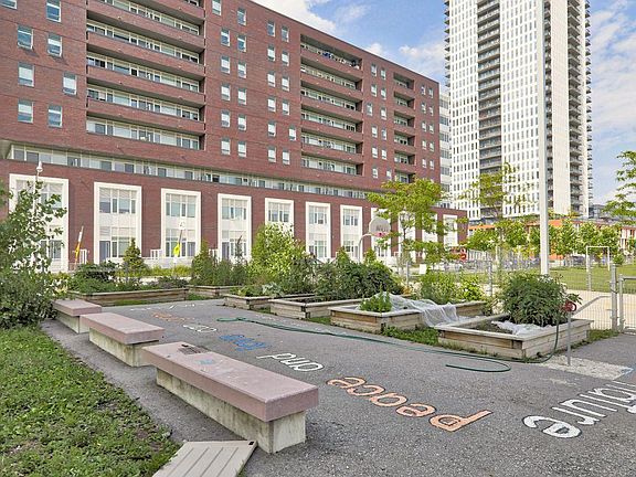 4th image of 200 Sackville St
