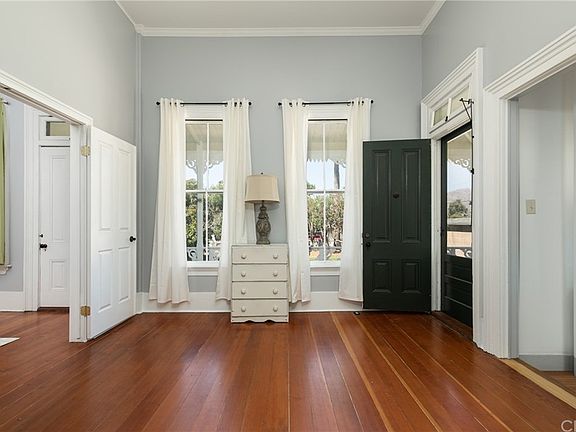 3rd image of 250 N Live Oak Ave