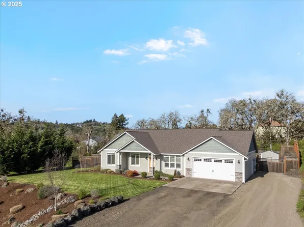 578 SE Apple St, Oakland, OR 97462