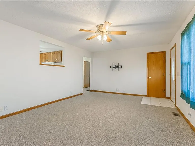 124 Almond St — Photo 6