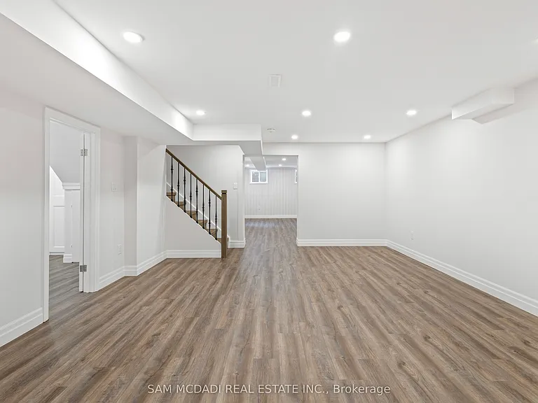 2535 Robin Dr — Photo 32