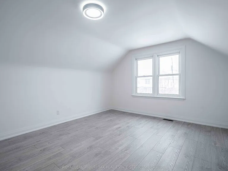 356 E 17th St #UPPER — Photo 16