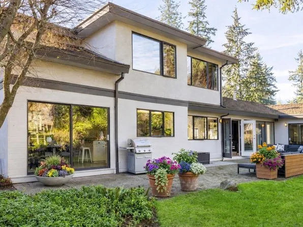 4198 Sunset Blvd, North Vancouver, BC V7R 3Y9