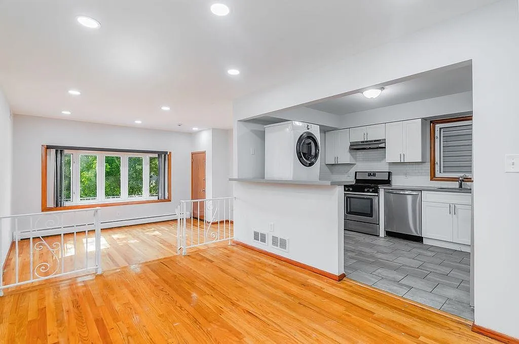 3 bed, 1.0 bath, $2,500 — Photo 3