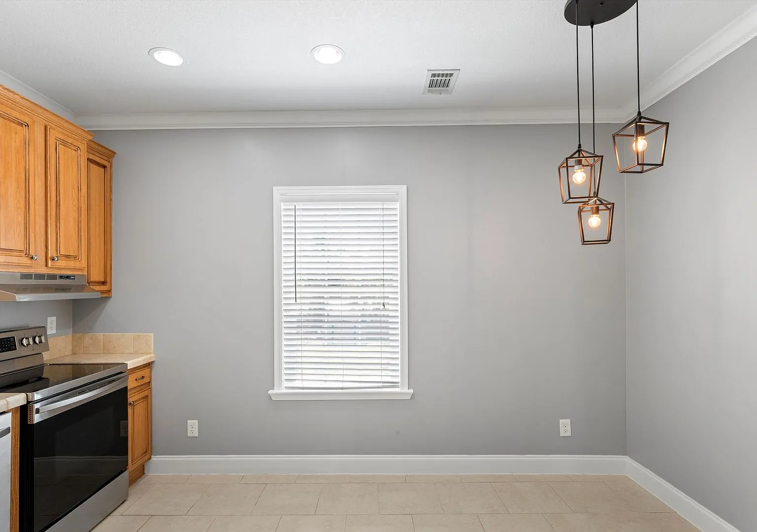 2 Bedroom, 2.5 Bathroom Available For 1 Year — Photo 4