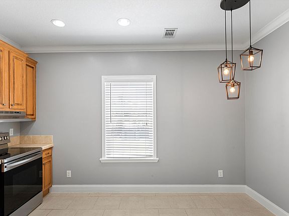 4th image of 22 Ed Swift Rd