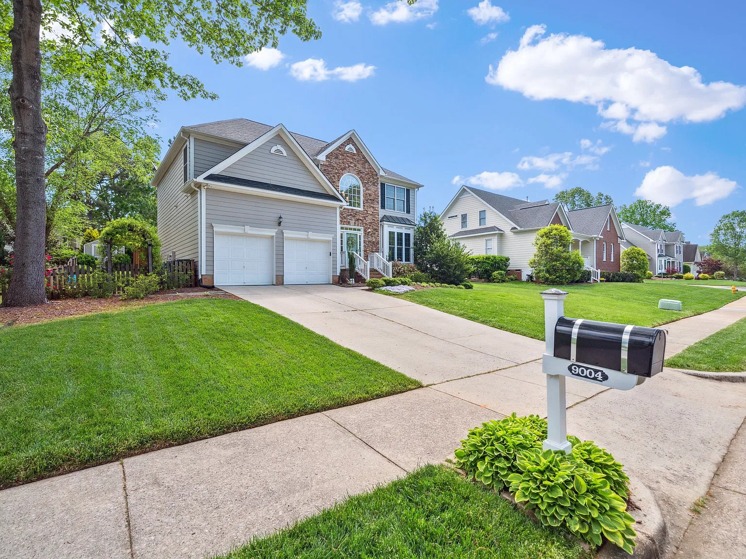 4 bed, 2.5 bath, 2425 sqft, $3,400 — Photo 3