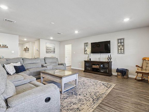 4th image of 9146 Bellewood Dr