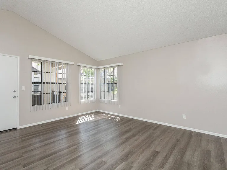 Oak Tree Court Apartment Homes — Photo 16