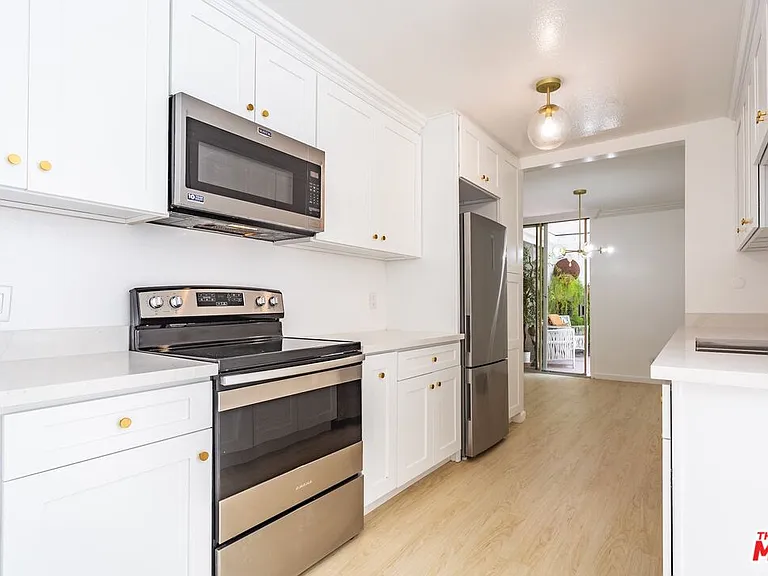406 N Oakhurst Dr #105 — Photo 13