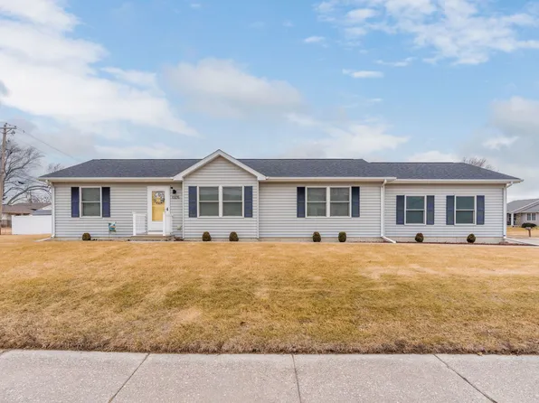 1005 17th Ave, Silvis, IL 61282