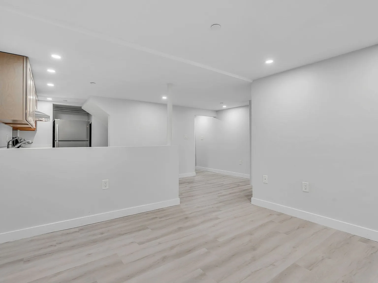 3 bed, 847 sqft, $3,000 — Photo 3
