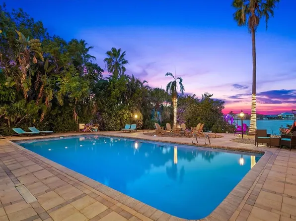 16895 1st St E, North Redington Beach, FL 33708