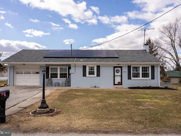 715 Edgegrove Rd, Hanover, PA 17331