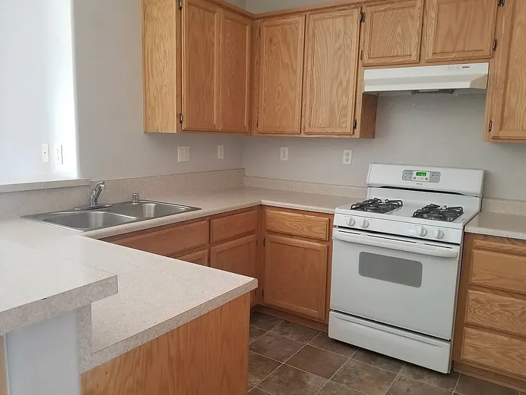2215 Roberta Ave — Photo 10