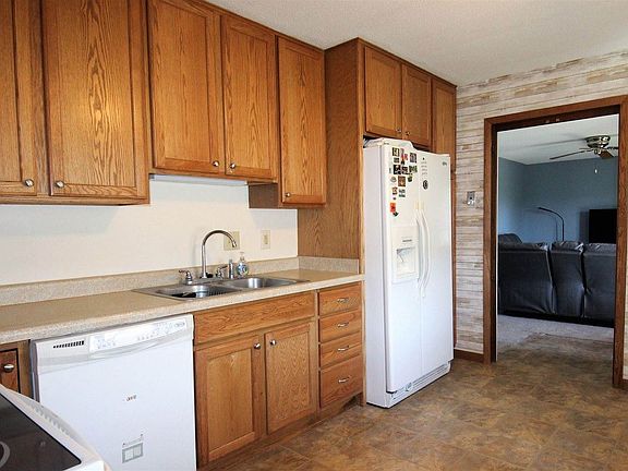 3rd image of 3360 W Columbia Ave