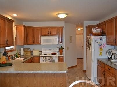 5th image of 636 Villa South Dr