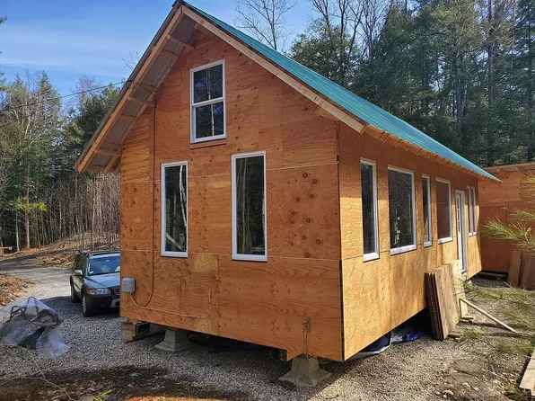 31 Hall Bridge Rd, Bellows Falls, VT 05101