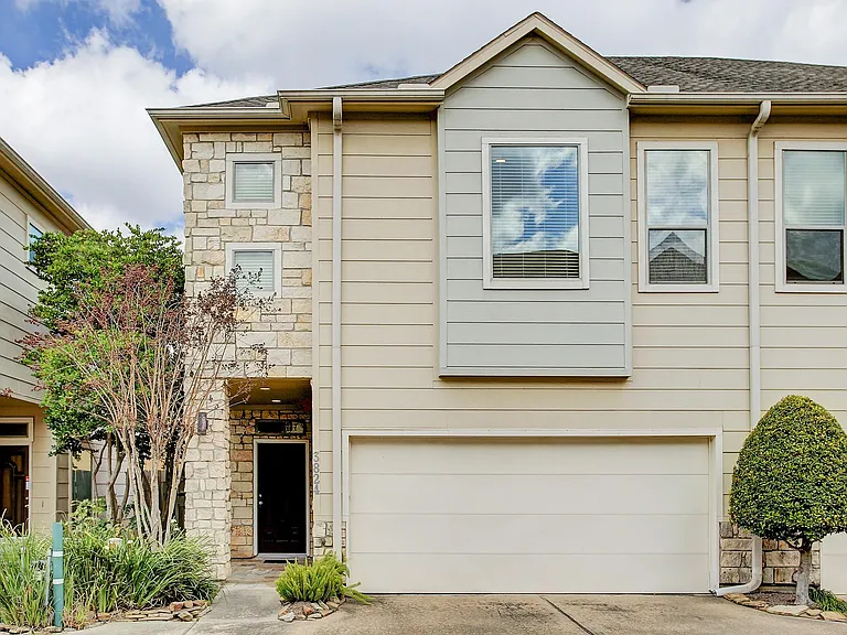 3824 Centerplaza Dr — Photo 1