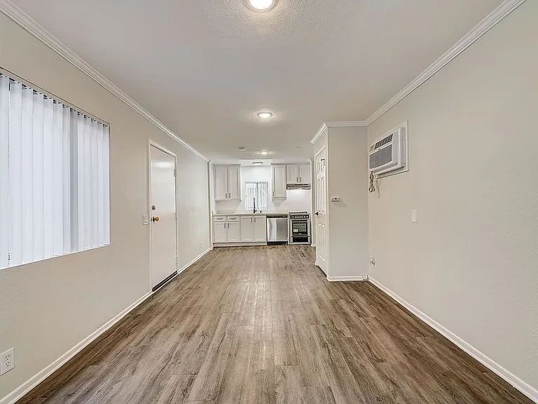 14900 Moorpark Street — Photo 13