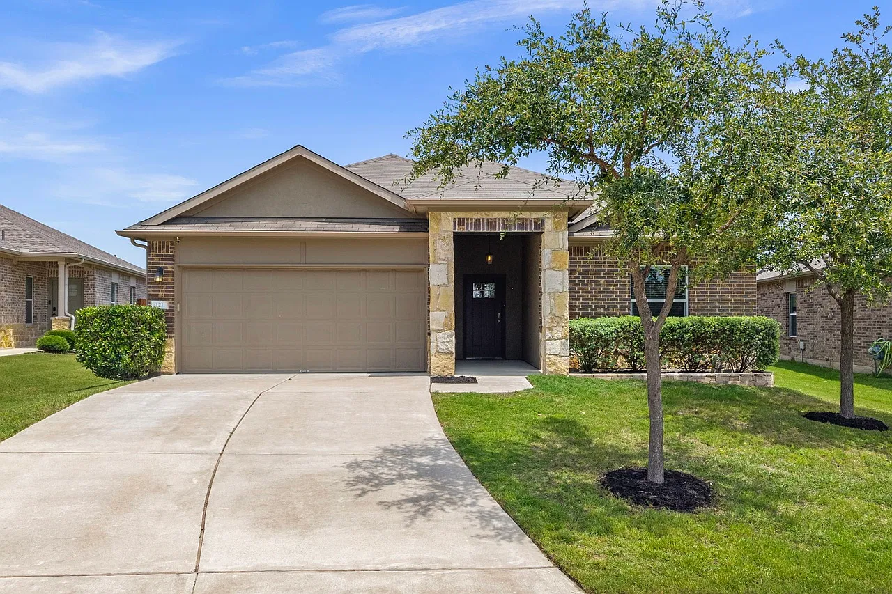 4 bed, 1731 sqft, $2,000 — Photo 1