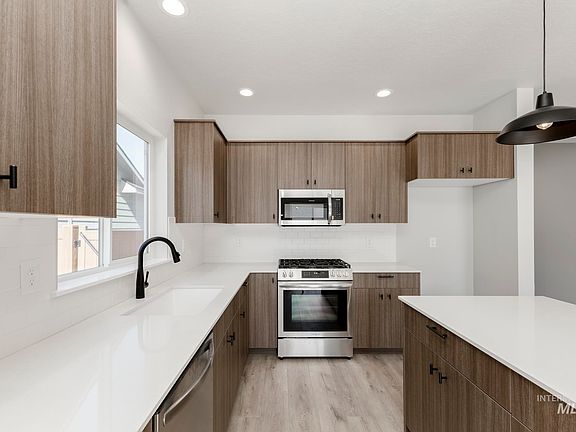 4th image of 3121 S Carie Ave