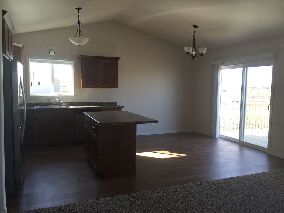 2nd image of 926 29th Ave W