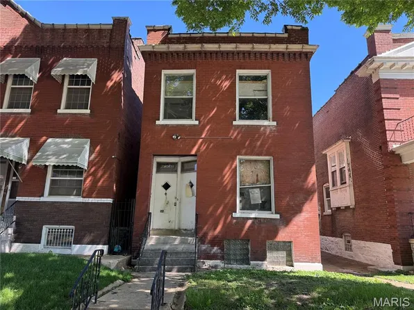2833 Sidney St, Saint Louis, MO 63104