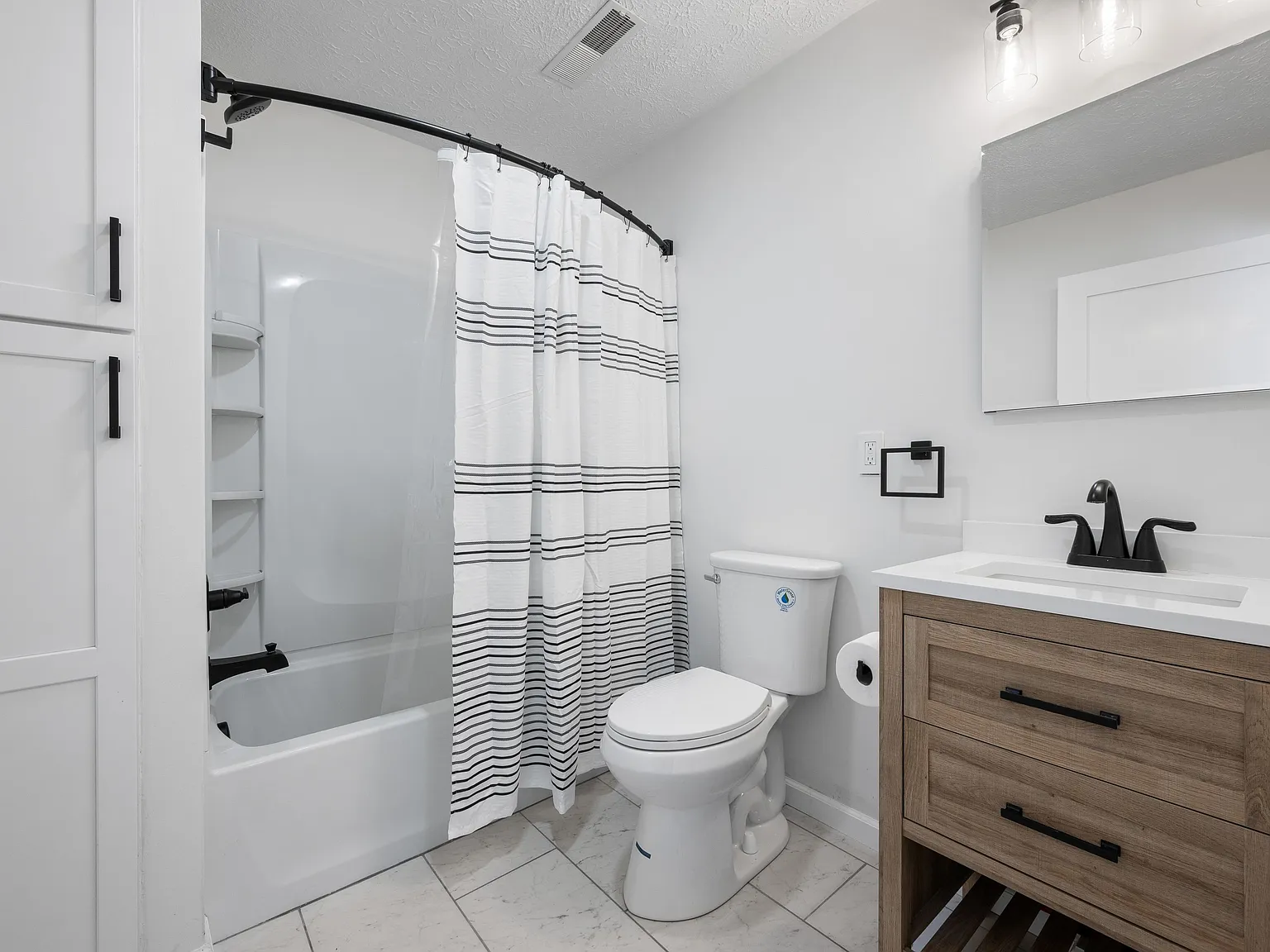 3 bed, 2.0 bath, 1576 sqft, $1,850 — Photo 2