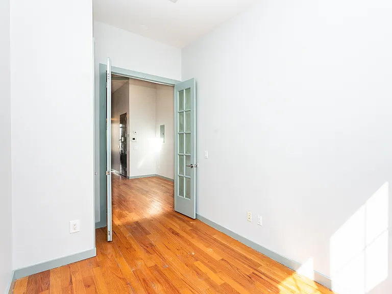 330 Harman St #2R — Photo 7