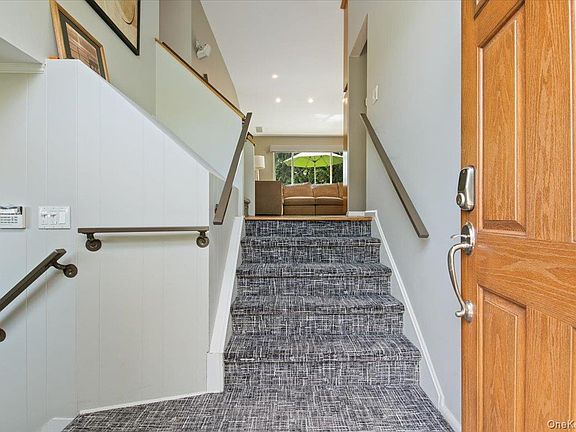 3rd image of 964 Cherrywood Drive
