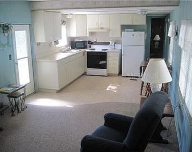 4th image of 387 Longwood Dr