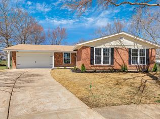 840 Pine Village Ct, Ballwin, MO
