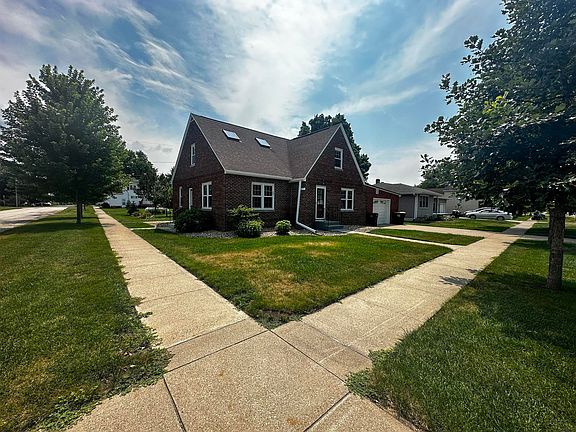 2nd image of 190 1st St NE