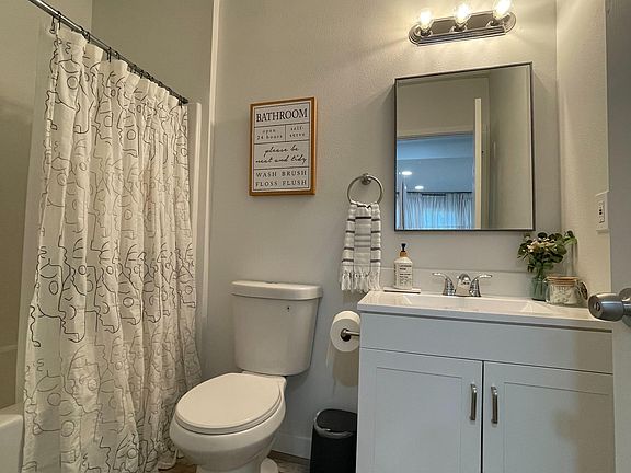 Downstairs Full Shared Bathroom