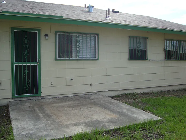 8715 Yellow Knife St — Photo 15