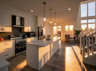 215 E Mallard Grv SE, Calgary, AB T3S0B1
