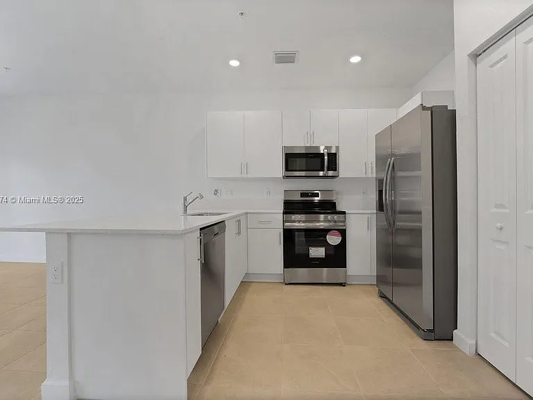 250 SW 159th Ln — Photo 2