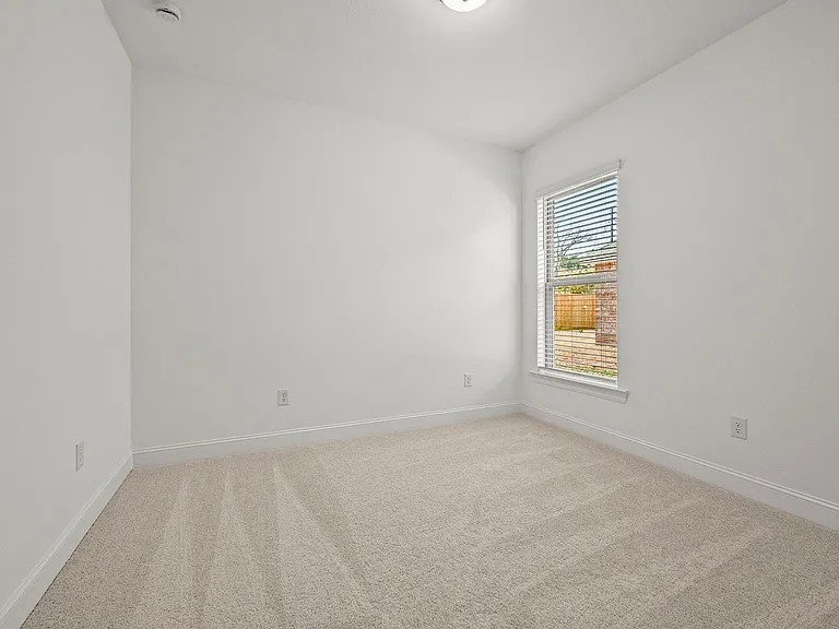 38405 Parliament Dr — Photo 13