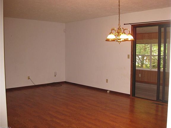 5th image of 701 Oakmont Ct