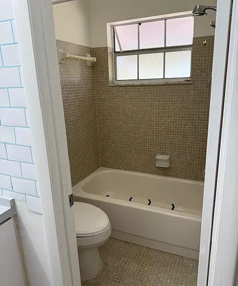 115 Lakes End Dr #D — Photo 18