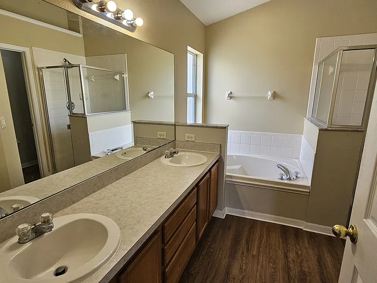 7642 Fordham Creek Ln — Photo 9