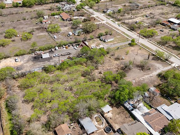 5th image of 667 W PETALUMA BLVD